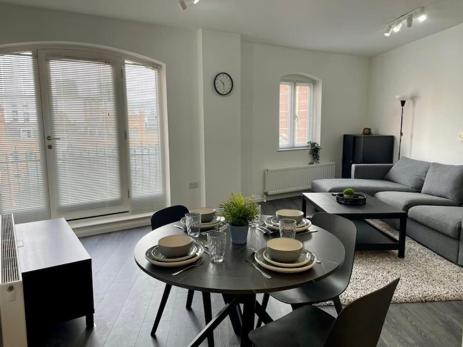 Elegant Centre Walk Everywhere Apartment Belfast